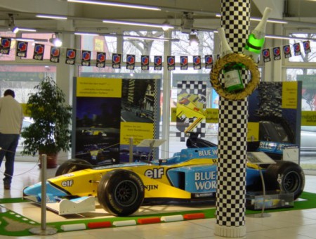 "Sony Playstation" F1 Konsolen Game Deko bei Renault Wien