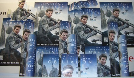 "Universal Pictures" Blu-Ray Promo "Oblivion"