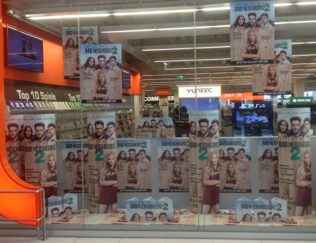 Universal Pictures - Bad Neighbors2 - Auslage Saturn SCS